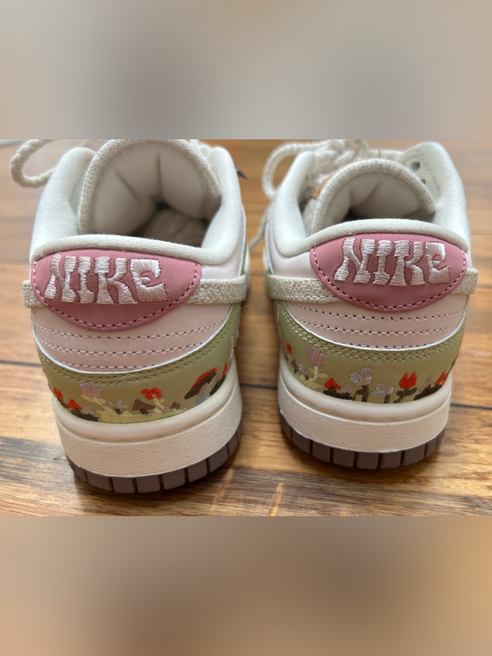 Nike Dunk Low Mushroom sneaker NWOB - Picture 2 of 9